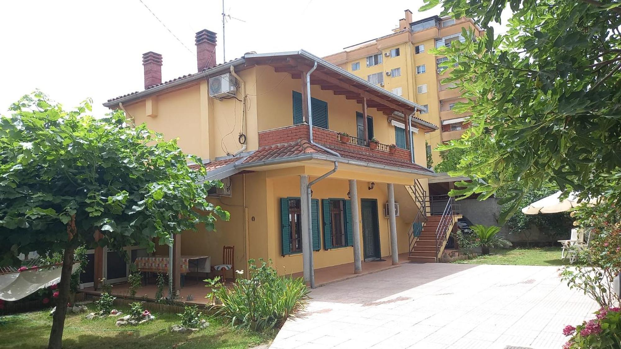 Viola'S House Apartment Shkoder Ngoại thất bức ảnh